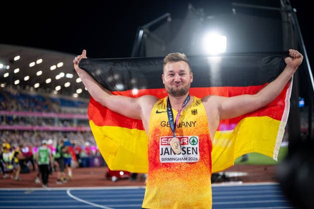 August 13, 2026, GBR, Track and Field, 2026 European Championships, Evening Session, Day 4, Birmingham Henrik Janssen of Germany celebrates his 3rd-place finish and bronze medal in the men s discus throw final at Alexander Stadium in Birmingham, England, United Kingdom Copyright: xNordphoto Memmlerx