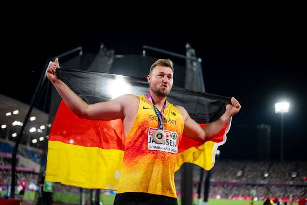 August 13, 2026, GBR, Track and Field, 2026 European Championships, Evening Session, Day 4, Birmingham Henrik Janssen of Germany celebrates his 3rd-place finish and bronze medal in the men s discus throw final at Alexander Stadium in Birmingham, England, United Kingdom Copyright: xNordphoto Memmlerx