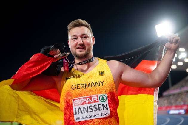 August 13, 2026, GBR, Track and Field, 2026 European Championships, Evening Session, Day 4, Birmingham Henrik Janssen of Germany celebrates his 3rd-place finish and bronze medal in the men s discus throw final at Alexander Stadium in Birmingham, England, United Kingdom Copyright: xNordphoto Memmlerx
