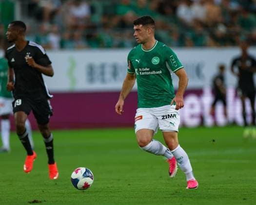 Jozo Stanic (4, FC St. Gallen 1879) bei einer Offensivaktion Photo: Urs Ottiger Copyright: xUrsxOttigerx Sportspressphoto_SPR205715