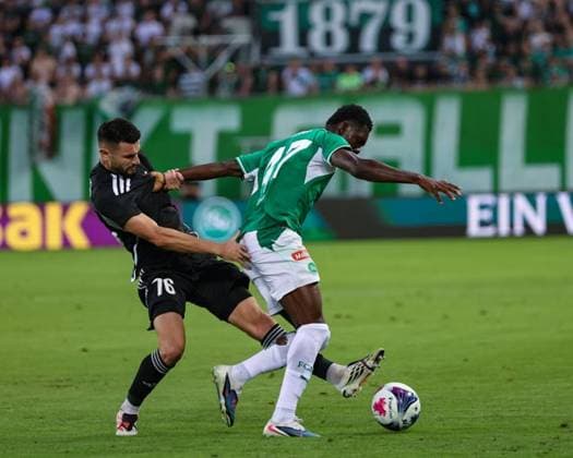 Arli Përgjoni (76, FC Sheriff Tiraspol, li.) im Zweikampf mit Enoch Owusu (47, FC St. Gallen 1879) Photo: Urs Ottiger Copyright: xUrsxOttigerx Sportspressphoto_SPR205719