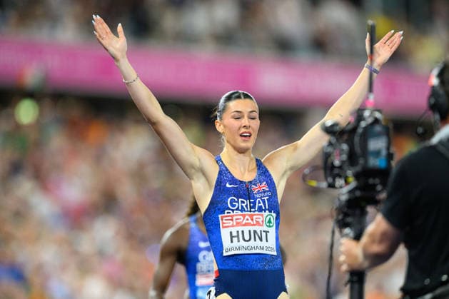 BIRMINGHAM, GREAT BRITAIN - August 13: Amy Hunt (Great Britain) with closed eyes and open arms after winning the 200 metres final during the European Athletics Championships 2026 at Alexander Stadium in Birmingham, Great Britain (Photo by Sven Beyrich Sports Press Photo) Copyright: xSvenxBeyrich SportsxPressxPhotox Sportspressphoto_SPR205727