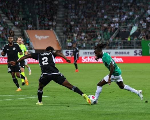 Mamoutou Ouedraogo (2, FC Sheriff Tiraspol, li) im Zweikampf mit Aliou Balde (14, FC St. Gallen 1879) Photo: Urs Ottiger Copyright: xUrsxOttigerx Sportspressphoto_SPR205755