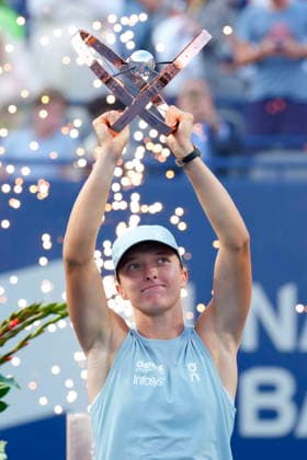 August 13, 2026, Toronto, On, CAN: Poland s Iga Swiatek celebrates her 6-2, 6-3 win over Kazakhstan s Elena Rybakina to clinch the National Bank Open final, in Toronto, Thursday, Aug. 13, 2026. Canada News - August 13, 2026 - ZUMAc35_ 20260813_zaf_c35_101 Copyright: xChrisxYoungx