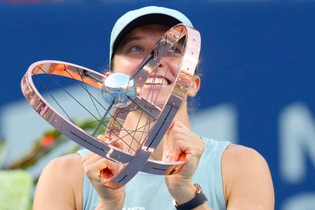 August 13, 2026, Toronto, On, CAN: Poland s Iga Swiatek celebrates her 6-2, 6-3 win over Kazakhstan s Elena Rybakina to clinch the National Bank Open final, in Toronto, Thursday, Aug. 13, 2026. Canada News - August 13, 2026 - ZUMAc35_ 20260813_zaf_c35_109 Copyright: xChrisxYoungx