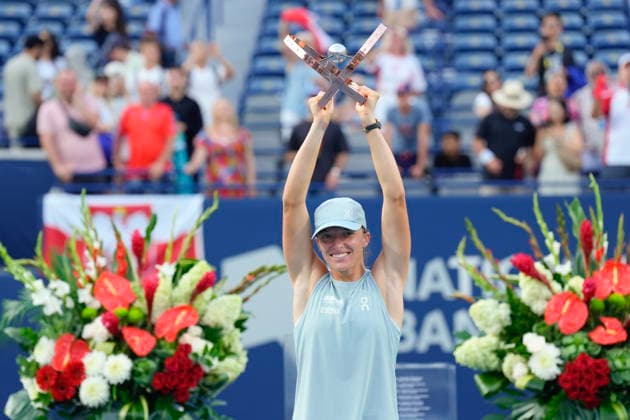 August 13, 2026, Toronto, On, CAN: Poland s Iga Swiatek celebrates her 6-2, 6-3 win over Kazakhstan s Elena Rybakina to clinch the National Bank Open final, in Toronto, Thursday, Aug. 13, 2026. Canada News - August 13, 2026 - ZUMAc35_ 20260813_zaf_c35_108 Copyright: xChrisxYoungx