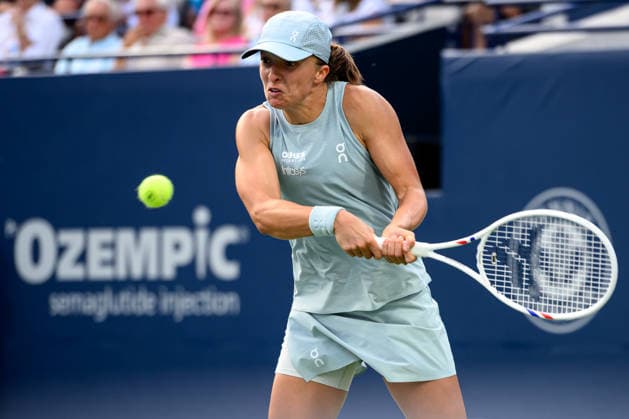 August 13, 2026, Toronto, Ontario, Canada: IGA SWIATEK of Poland returns the ball during her final match against Elena Rybakina of Kazakhstan at the National Bank Open, part of the Hologic WTA, Tennis Damen Tour at Sobeys Stadium. Swiatek defeated Rybakina 6-2, 6-3 to win the title. Tennis 2026: WTA 1000 National Bank Open Presented By Rogers.  - ZUMAr228 20260813_znp_r228_035 Copyright: xVasiliyxRyabykhx