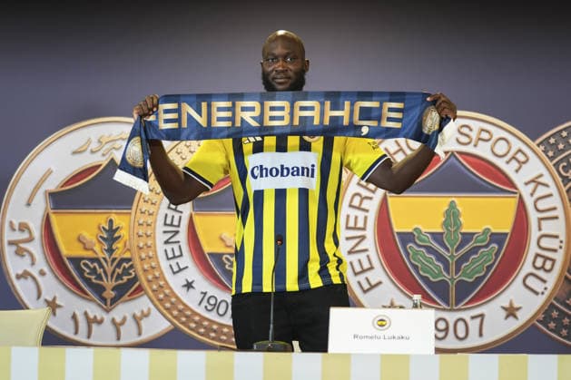 Sport Bilder des Tages Fenerbahce s new signing Romelu Lukaku ISTANBUL, TURKIYE - AUGUST 14: Fenerbahce s new signing Romelu Lukaku speaks during a signing ceremony held at the 1907 Tribune of Chobani Stadium in Istanbul, Turkiye, on August 14, 2026. Agit Erdi Ulukaya Anadolu Istanbul Turkey. Editorial use only. Please get in touch for any other usage.  Copyright: x2026xAnadoluxAgitxErdixUlukayax