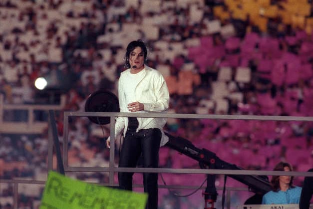 Michael Jackson 1958-2009 King of Pop Michael Joseph Jackson Aug. 29, 1958 - Jun. 25, 2009 American recording artist superstar, entertainer, and businessman - the King of Pop. Debuted music scene at 11 as a member of The Jackson 5. Went solo in 1971 - first 5 albums became record making best-sellers. Jacko s has most Grammy Awards -13. Most Number 1 Singles. Plus over 750 million albums sold. PICTURED: MICHAEL JACKSON during Super Bowl XXVII at the Rose Bowl. Pasadena California U.S. Copyright: xVaughnxYoutzx Pasadena U.S. - ZUMA0827 0827666486st Copyright: xIMAGO VaughnxYoutzx