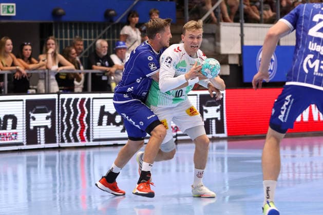 August 14, 2026, xgox, Handball Wartburg Cup: TBV Lemgo vs. Lippe SC Magdeburg, emspor; from left: Adam Nyfjäll (Lemgo), 22; Gisli Thorgeir Kristjansson (Magdeburg), 10; duel, battle, tackle, Eisenach