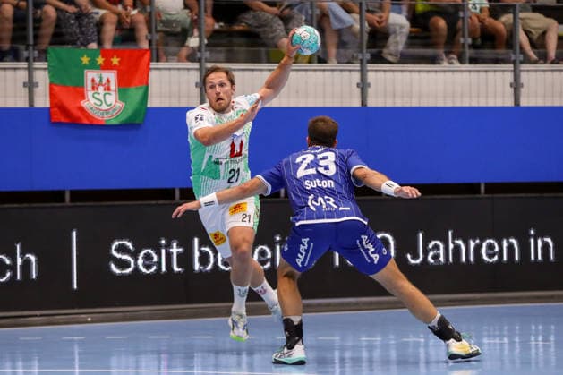 August 14, 2026, xgox, Handball Wartburg Cup: TBV Lemgo vs. Lippe SC Magdeburg, emspor; from left: Albin Lagergren (Magdeburg), 21; Tim Suton (Lemgo), 23; duel, battle, tackle, Eisenach