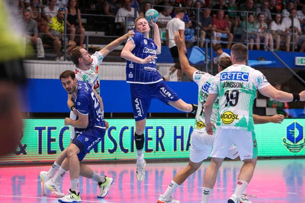 August 14, 2026, xgox, Handball Wartburg Cup: TBV Lemgo vs. Lippe SC Magdeburg, emspor; from left: Niels Geradus Versteijnen (Lemgo), 25 shots on goal, goal scorer, scores the goal, Eisenach