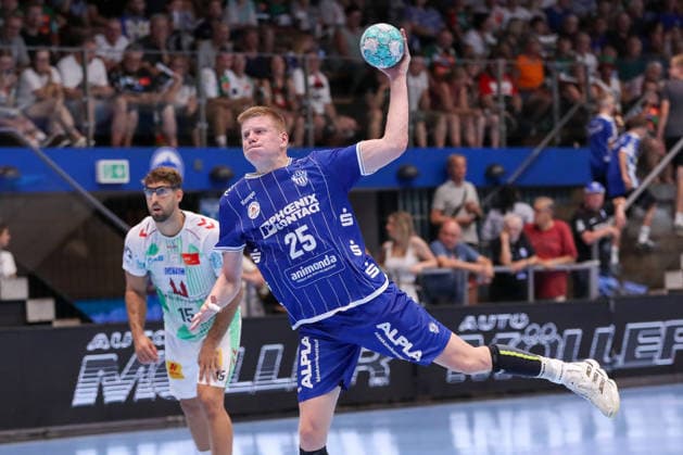 August 14, 2026, xgox, Handball Wartburg Cup: TBV Lemgo vs. Lippe SC Magdeburg emspor, from left: Niels Geradus Versteijnen (Lemgo), 25, during a penalty throw in Eisenach