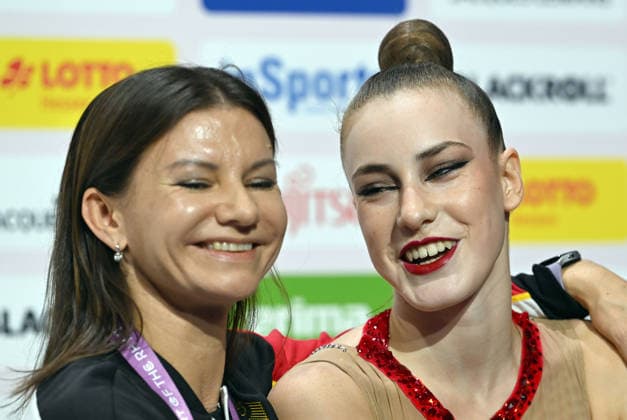 August 14, 2026, xhbx, 2026 Rhythmic Gymnastics World Championships, from left: Coach Julija Raskina, Darja Varfolomeev, Germany, Ball, DFL, DFB. REGULATIONS PROHIBIT ANY USE OF PHOTOGRAPHS AS IMAGE SEQUENCES AND OR QUASI-VIDEO. Frankfurt am Main