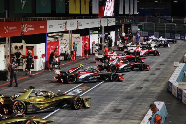 Several different Gen3 Evo race cars exiting the pits for Free Practice 1, FIA Formula E World Championship, Season 12, London E-Prix, August 14, 2026, Nissan, DS Penske, Mahindra, Jaguar