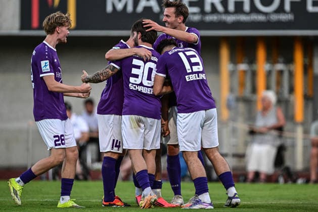Bavarian Regional League: Wacker Burghausen vs. TSV Schwaben Augsburg, Burghausen, August 14, 2026—Schwaben’s youth team after the 0–2 loss to Benjamin Omenlo of TSV Schwaben Augsburg, 21, Burghausen, August 14, 2026 Matchday 4 of the Bavarian Regional League: Wacker Burghausen vs. TSV Schwaben Augsburg, Burghausen, Flatbuy Stadium Copyright: xBEAUTIFULxSPORTS Märklx