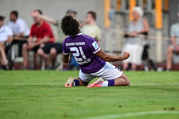 Bavarian Regional League: Wacker Burghausen vs. TSV Schwaben Augsburg, Burghausen, August 14, 2026. Benjamin Omenlo of TSV Schwaben Augsburg (No. 21) celebrates after scoring the goal that made it 0–2 for Schwaben, Burghausen, August 14, 2026 Matchday 4 of the Bavarian Regional League: Wacker Burghausen vs. TSV Schwaben Augsburg, Burghausen, Flatbuy Stadium Copyright: xBEAUTIFULxSPORTS Märklx