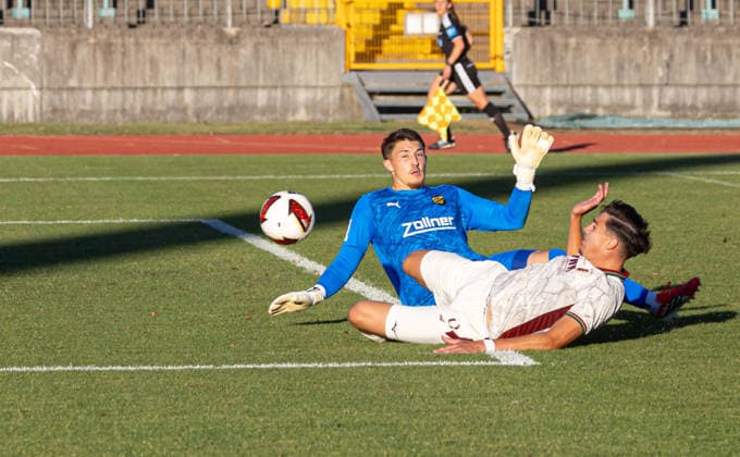 Scoring chance for David Dreo (FC Augsburg II 9) against Fabian Eutinger (goalkeeper, DJK Vilzing); FC Augsburg U23 vs. DJK Vilzing, Matchday 4, Final Score 3–1; Bavarian Regional League, 2026–2027 Season,