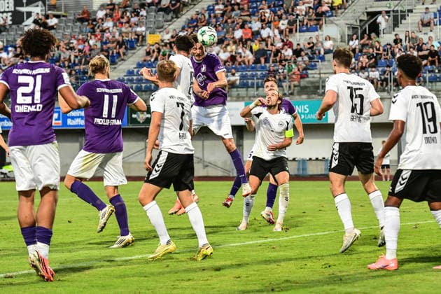 Bavarian Regional League: Wacker Burghausen vs. TSV Schwaben Augsburg, Burghausen, August 14, 2026. Dangerous header by Michael Schäfer of TSV Schwaben Augsburg, 27, Burghausen, August 14, 2026 Matchday 4 of the Bavarian Regional League: Wacker Burghausen vs. TSV Schwaben Augsburg, Burghausen, Flatbuy Stadium Copyright: xBEAUTIFULxSPORTS Märklx