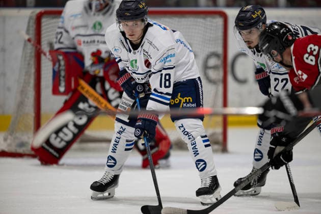 PENNY DEL 1 1 Exhibition Game: Kölner Haie vs. Iserlohn Roosters, Cologne, August 14, 2026 Lua Niehus, Iserlohn Roosters, Defense, 18 Daniel Neumann, Iserlohn Roosters, Forward, 22 Patrick Russell, Kölner Haie, forward, 63 PENNY DEL 1 1 Exhibition Game: Kölner Haie vs. Iserlohn Roosters on August 14, 2026, at KA2 in Cologne, Germany Copyright: xBEAUTIFULxSPORTS AndreasxDickx