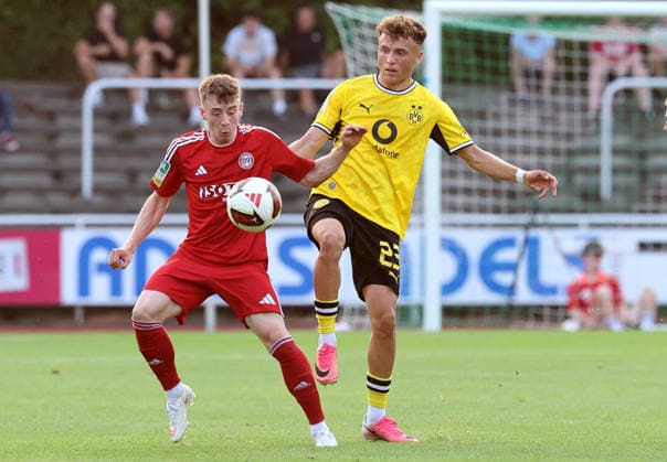 Friday, August 14, 2026, 2026–27 season, Matchday 3 of the Regionalliga West at the Belkaw Arena in Bergisch Gladbach: SV Bergisch Gladbach 09 vs. BVB 09 Borussia Dortmund II; Malik Hodroj of BVB II in a tackle