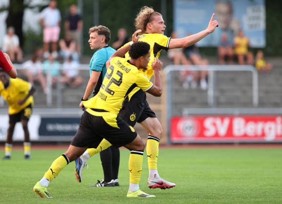 Friday, August 14, 2026, 2026–27 season, Matchday 3 of the Regionalliga West at the Belkaw Arena in Bergisch Gladbach, SV Bergisch Gladbach 09 vs. BVB 09 Borussia Dortmund II; Dortmund celebrates the 2–1 goal scored by Diego Ngambia Dzonga (BVB II) and Jesper Verlaat (BVB II), from left to right