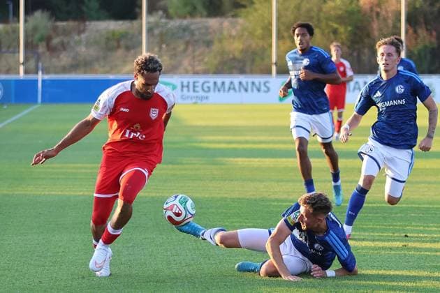 Regionalliga West FC Schalke 04 U23 Sportfreunde Siegen ** FOR EDITORIAL PURPOSES ONLY ** EDITORIAL USE ONLY ** p Soccer Regionalliga West Matchday 3 Friday, August 14, 2026 Location: Parkstadion, Gelsenkirchen FC Schalke 04 II vs. Sportfreunde Siegen Pictured from left: Kevin Goden (Sportfreunde Siegen) and Felix Meyer (S04 II) Germany, Gelsenkirchen Copyright StefanxRittershaus Copyright: StefanxRittershaus doc875twp493qg5pfdalb0 ,EDITORIAL USE ONLY Copyright: StefanxRittershaus
