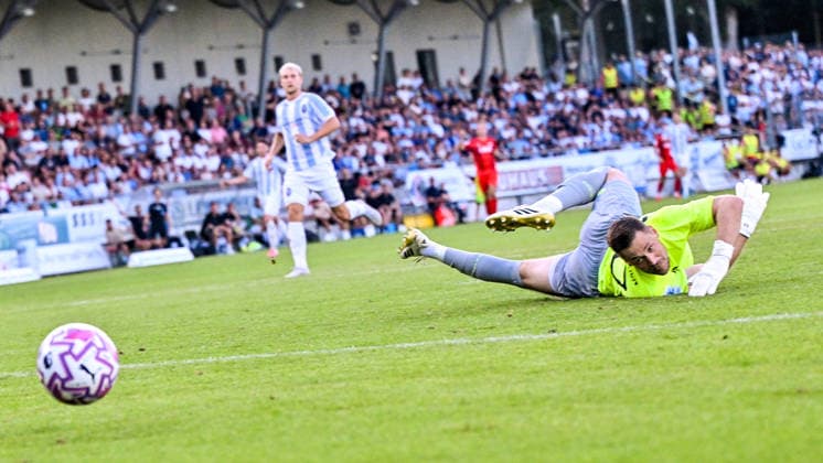August 14, 2026, GER, Soccer, Men s, Bavarian Regional League, FC Memmingen vs. TSV 1860 Munich; Vitus Eicher (Munich), age 30, watches the ball go by; Memmingen, ArenaPark, Bavaria, Germany Copyright: xNordphotox xHafnerx