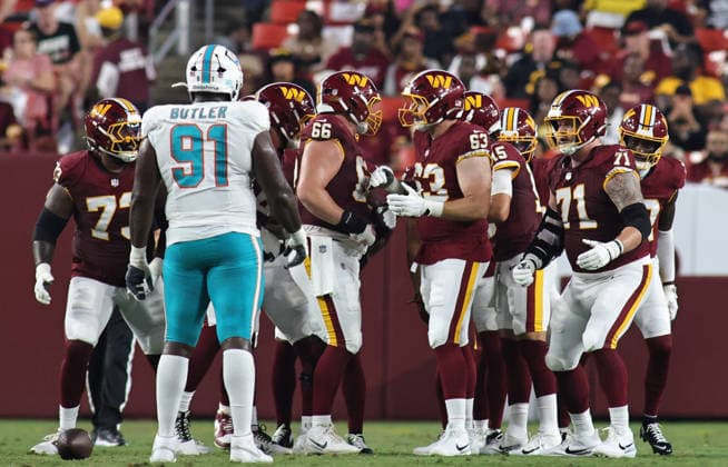 August 14, 2026, Landover, Maryland, USA: An NFL, American Football Herren, USA preseason game between the Washington Commanders and Miami Dolphins was played at Northwest Stadium on Friday, August 14, 2026; Landover, Maryland, USA. Landover USA - ZUMAs325 20260814_zsp_s325_057 Copyright: xJessxStilesx