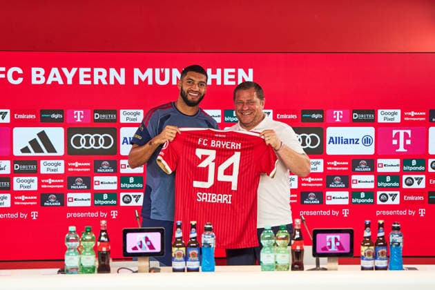 Soccer, Bundesliga 1: Ismael Saibari’s presentation at FC Bayern Munich on August 14, 2026, at the training facility on Säbener Straße in Munich. Ismael Saibari, Munich, on the left: Max Eberl, sporting director of Munich; on the right: Photo by FC Bayern via REVIERFOTO Presentation of Ismael Saibari at FC Bayern Munich