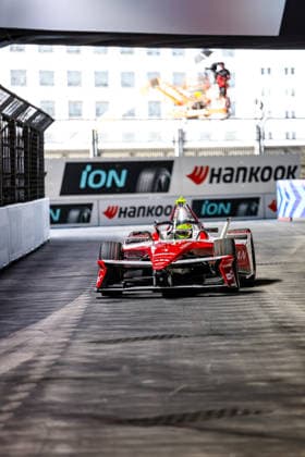 Oliver Rowland, Nissan Formula E Team, 01, Second Free Practice (FP2), ABB FIA Formula E World Championship, London e-Prix 2026, United Kingdom, Season 12 (2025–26), Round 16, July 15, 2026, ABB FIA Formula E World Championship, 2026 London e-Prix, United Kingdom, Season 12 (2025–26), Round 16, July 15, 2026, London Copyright: xEibner-Pressefoto LauraxRoemerx EP_LRR