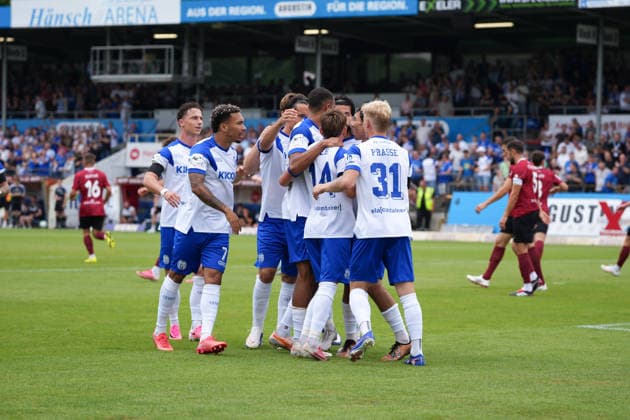 German Soccer, 3rd Division, Matchday 2, Hänsch Arena, SV Meppen vs. SG Sonnenhof Großaspach: Cheers for Stefan Rankic of SV Meppen, who scored the 33rd goal to make it 1–0 Copyright: xMichelxWittex