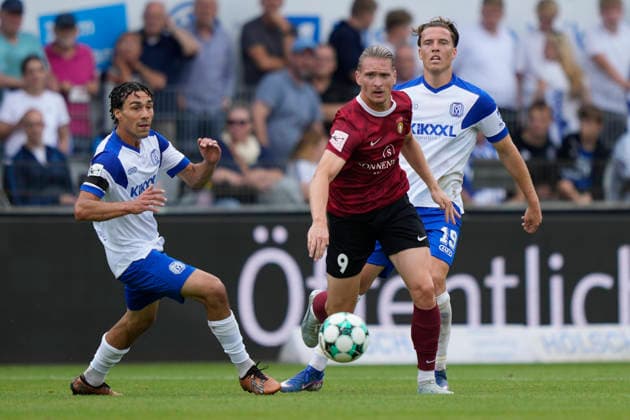 August 15, 2026, Hänsch Arena, Meppen, GER, 3rd Division, Matchday 2: SV Meppen vs. SG Sonnenhof Großaspach, Niclas Nadj (SV Meppen) 40 vs. Marlon Faß (SG Sonnenhof Großaspach) 9 DFL regulations prohibit any use of photographs as image sequences and or quasi-video. Meppen, Lower Saxony, Hänsch Arena