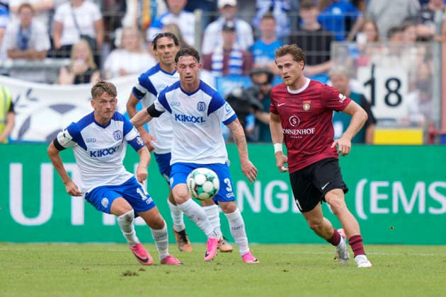 August 15, 2026, Hänsch Arena, Meppen, GER, 3rd Division, Matchday 2: SV Meppen vs. SG Sonnenhof Großaspach, Thorben Deters (SV Meppen) 14, Tobias Mißner (SV Meppen) 3, and SG Sonnenhof Großaspach 11. DFL regulations prohibit any use of photographs as image sequences and or quasi-video. Meppen, Lower Saxony, Hänsch Arena
