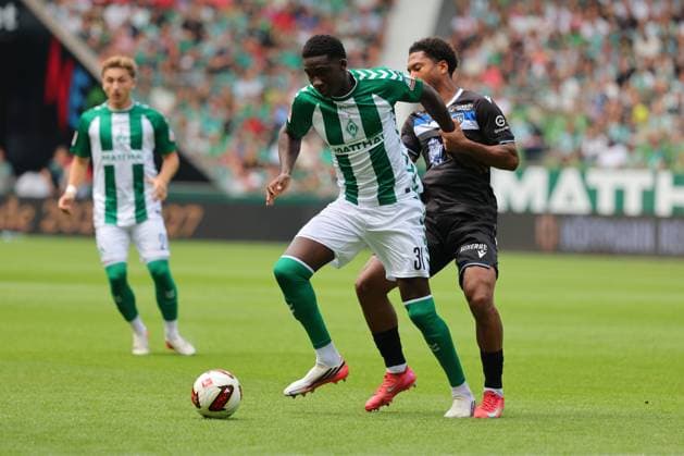 August 26, 2015, GER, Soccer, 1st Bundesliga Men, Friendly Match, Fan Day 2026, 2026–2027 Season, Weserstadion, SV Werder Bremen vs. AJ Auxerre Karim Coulibaly (SV Werder Bremen, No. 31) in a tackle against Danny Namaso (AJ Auxerre, No. 19). Photo: nordphoto GmbH Tauchnitz. DFB REGULATIONS PROHIBIT ANY USE OF PHOTOGRAPHS AS IMAGE SEQUENCES AND OR QUASI-VIDEO Bremen, Weserstadion, Bremen, Germany Copyright: xnordphotoxGmbHx xTauchnitzx