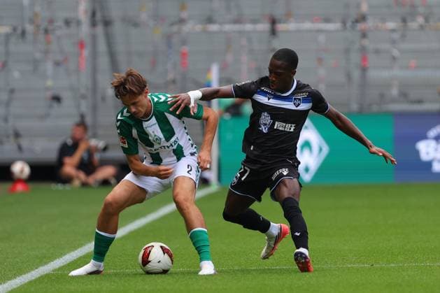 August 26, 2015, GER, Soccer, 1st Bundesliga Men, Friendly Match, Fan Day 2026, 2026–2027 Season, Weserstadion, SV Werder Bremen vs. AJ Auxerre Olivier Deman of SV Werder Bremen 02 in a tackle against Lamine Sy of AJ Auxerre 27 Photo: nordphoto GmbH Tauchnitz DFB REGULATIONS PROHIBIT ANY USE OF PHOTOGRAPHS AS IMAGE SEQUENCES AND OR QUASI-VIDEO Bremen Weserstadion, Bremen, Germany Copyright: xnordphotoxGmbHx xTauchnitzx