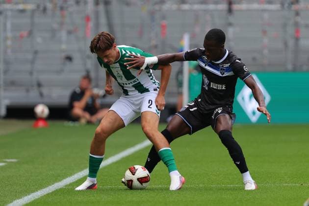 August 26, 2015, GER, Soccer, 1st Bundesliga Men, Friendly Match, Fan Day 2026, 2026–2027 Season, Weserstadion, SV Werder Bremen vs. AJ Auxerre Olivier Deman of SV Werder Bremen 02 in a tackle against Lamine Sy of AJ Auxerre 27 Photo: nordphoto GmbH Tauchnitz DFB REGULATIONS PROHIBIT ANY USE OF PHOTOGRAPHS AS IMAGE SEQUENCES AND OR QUASI-VIDEO Bremen Weserstadion, Bremen, Germany Copyright: xnordphotoxGmbHx xTauchnitzx