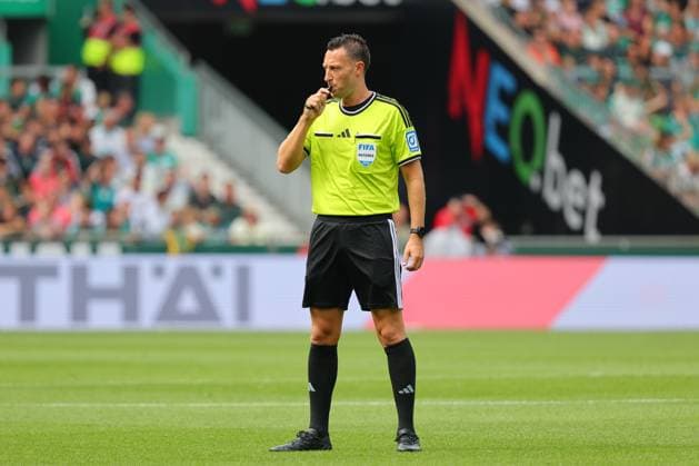 August 26, 2015, GER, Soccer, 1st Bundesliga Men, Friendly Match, Fan Day 2026, 2026–2027 Season, Weserstadion, SV Werder Bremen vs. AJ Auxerre, Individual Action, Full-Body Shot, Single Subject, Cutout, Referee Sven Jablonski, Photo by nordphoto GmbH Tauchnitz. DFB regulations prohibit any use of photographs as image sequences and or quasi-video. Bremen, Weserstadion, Bremen, Germany Copyright: xnordphotoxGmbHx xTauchnitzx