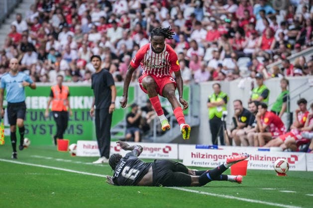 Friendly Match: SC Freiburg vs. Crystal Palace, August 15, 2026. Jaydee Canvot (Crystal Palace, No. 23) makes a sliding tackle on Jordy Makengo (SC Freiburg), 33 Friendly Match: SC Freiburg vs. Crystal Palace, Europa-Park Stadium, August 15, 2026. DFB and DFL regulations prohibit any use of photographs as image sequences and or quasi-video. Copyright: xBEAUTIFULxSPORTS Boscox