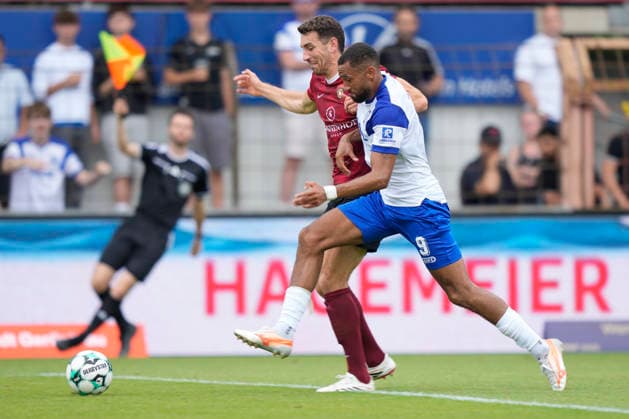 August 15, 2026, Hänsch Arena, Meppen, GER, 3rd Division, Matchday 2: SV Meppen vs. SG Sonnenhof Großaspach, Cyrill Akono SV Meppen 9 vs. Arbnor Nuraj SG Sonnenhof Großaspach 25 DFL REGULATIONS PROHIBIT ANY USE OF PHOTOGRAPHS AS IMAGE SEQUENCES AND OR QUASI-VIDEO Meppen, Lower Saxony, Hänsch Arena