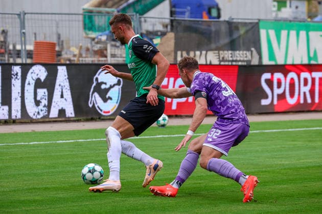 August 15, 2026, xsscx, German 3rd Division, Preußen Münster vs. FC Ingolstadt 04, Matchday 2, LVM Preußenstadion, 2026–2027 Season: Felix Higl (SC Preußen Münster, No. 33) in a tackle against Simon Lorenz (FC Ingolstadt, No. 32). DFB regulations prohibit any use of photographs as image sequences and or quasi-video. North Rhine-Westphalia, Germany