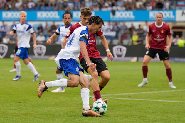 August 15, 2026, Hänsch Arena, Meppen, GER, 3rd Division, Matchday 2: SV Meppen vs. SG Sonnenhof Großaspach, Niclas Nadj (SV Meppen) 40 vs. Luca Molinari (SG Sonnenhof Großaspach) 21 DFL regulations prohibit any use of photographs as image sequences and or quasi-video. Meppen, Lower Saxony, Hänsch Arena