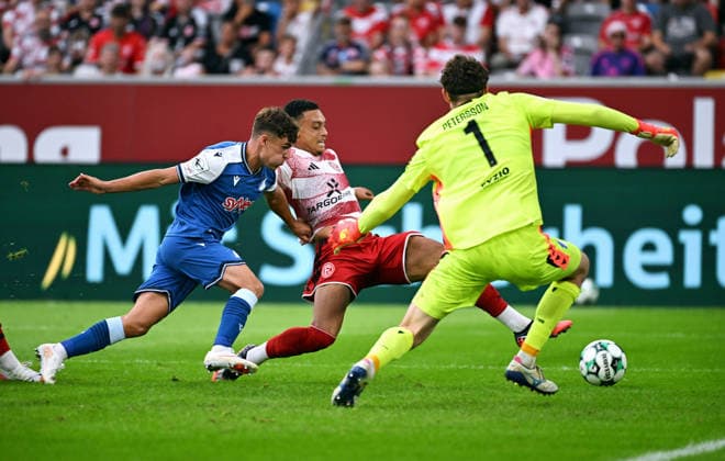 ä dxsyDüsseldorf, Germany, 3rd Division, Matchday 2, Merkur Spiel Arena Düsseldorf, Fortuna Düsseldorf vs. TSG Hoffenheim II Matthew Moore HOF, Steven van der Sloot F95, Lukas Petersson HOF Action