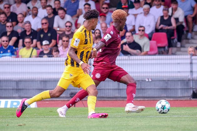 August 15, 2026, xsefx, Soccer, SC Fortuna Köln vs. TSV Alemannia Aachen, 3rd Division, Südstation, Matchday 2, 2026–2027 Season: Mika Hanrath’s Alemannia Aachen 15 in a tackle against Romeo Aigbekaen of Fortuna Cologne 30. DFB regulations prohibit any use of photographs as image sequences and or quasi-video. North Rhine-Westphalia, Germany