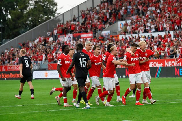 Soccer, 3rd Division, Matchday 02: Rot Weiss Essen vs. TSV Havelse on August 15, 2026, at the Hafenstraße Stadium in Essen. Goal celebration by Rot Weiss Essen s Semir Telalovic. Rot Weiss Essen