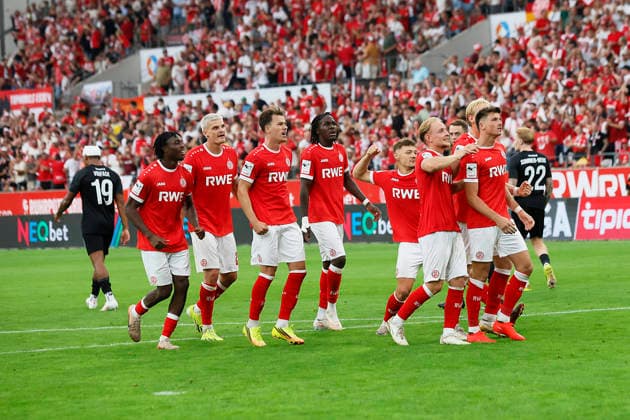 Soccer, 3rd Division, Matchday 02: Rot Weiss Essen vs. TSV Havelse on August 15, 2026, at the Hafenstraße Stadium in Essen. Goal celebration by Rot Weiss Essen s Semir Telalovic. Rot Weiss Essen