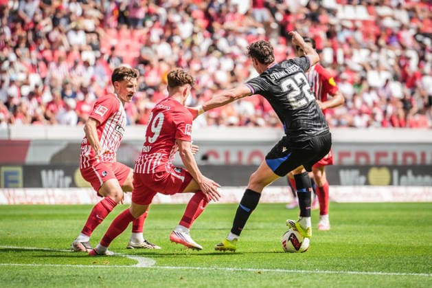 Friendly Match: SC Freiburg vs. Crystal Palace, August 15, 2026—Jörgen Strand Larsen of Crystal Palace (No. 22) breaks through against Philipp Treu of SC Freiburg, 29 Friendly Match: SC Freiburg vs. Crystal Palace, Europa-Park Stadium, August 15, 2026. DFB and DFL regulations prohibit any use of photographs as image sequences and or quasi-video. Copyright: xBEAUTIFULxSPORTS Boscox