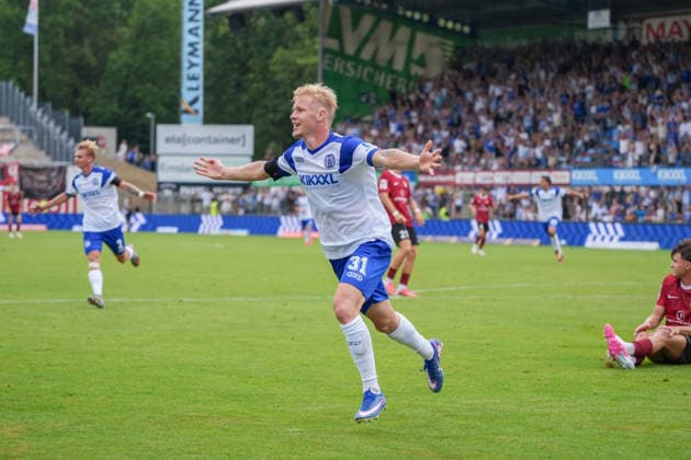 German Soccer, 3rd Division, Matchday 2, Hänsch Arena, SV Meppen vs. SG Sonnenhof Großaspach; goal by Luca Prasse (SV Meppen) in the 31st minute, followed by goal celebrations Copyright: xMichelxWittex