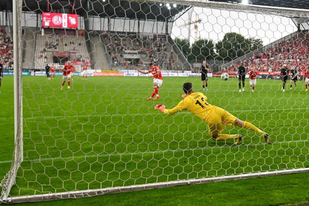 Semir Telalovic of Essen 17 scores the goal to make it 1–0 on a penalty kick on August 15, 2026 ¢ Soccer ¢ Rot Weiss Essen vs. TSV Havelse, Essen Stadium, Essen, DFB and DFL regulations prohibit any use of photographs as image sequences and or quasi-video. NRW, Germany Copyright: xpepphotox xHorstxMauelshagenx pep00321, pep_20260815_hm_398710
