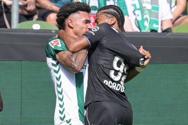 Justin Njinmah (SV Werder Bremen 11) and Clement Akpa (AJ Auxerre 92) got into a heated altercation; SV Werder Bremen, AJ Auxerre, soccer, Bundesliga, friendly match, August 15, 2026. DFB regulations prohibit any use of photographs as image sequences and or quasi-video. Bremen, Bremen, Germany Copyright: xkolbert-press BurghardxSchreyerx